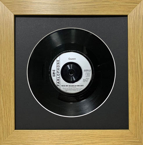 7 Inch Single Vinyl LP Record Frame | Vinyl Frame | Black Mount - Oak Frame